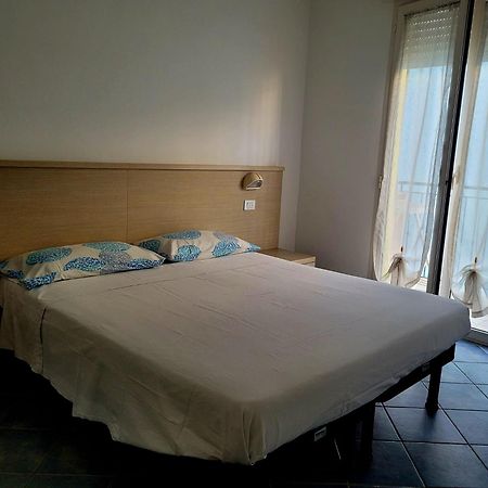 Residence Desiree Римини Экстерьер фото
