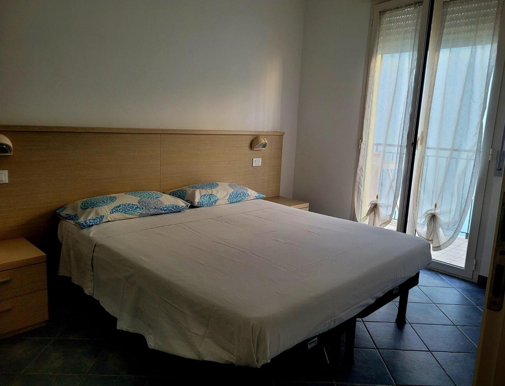 Residence Desiree Римини Экстерьер фото