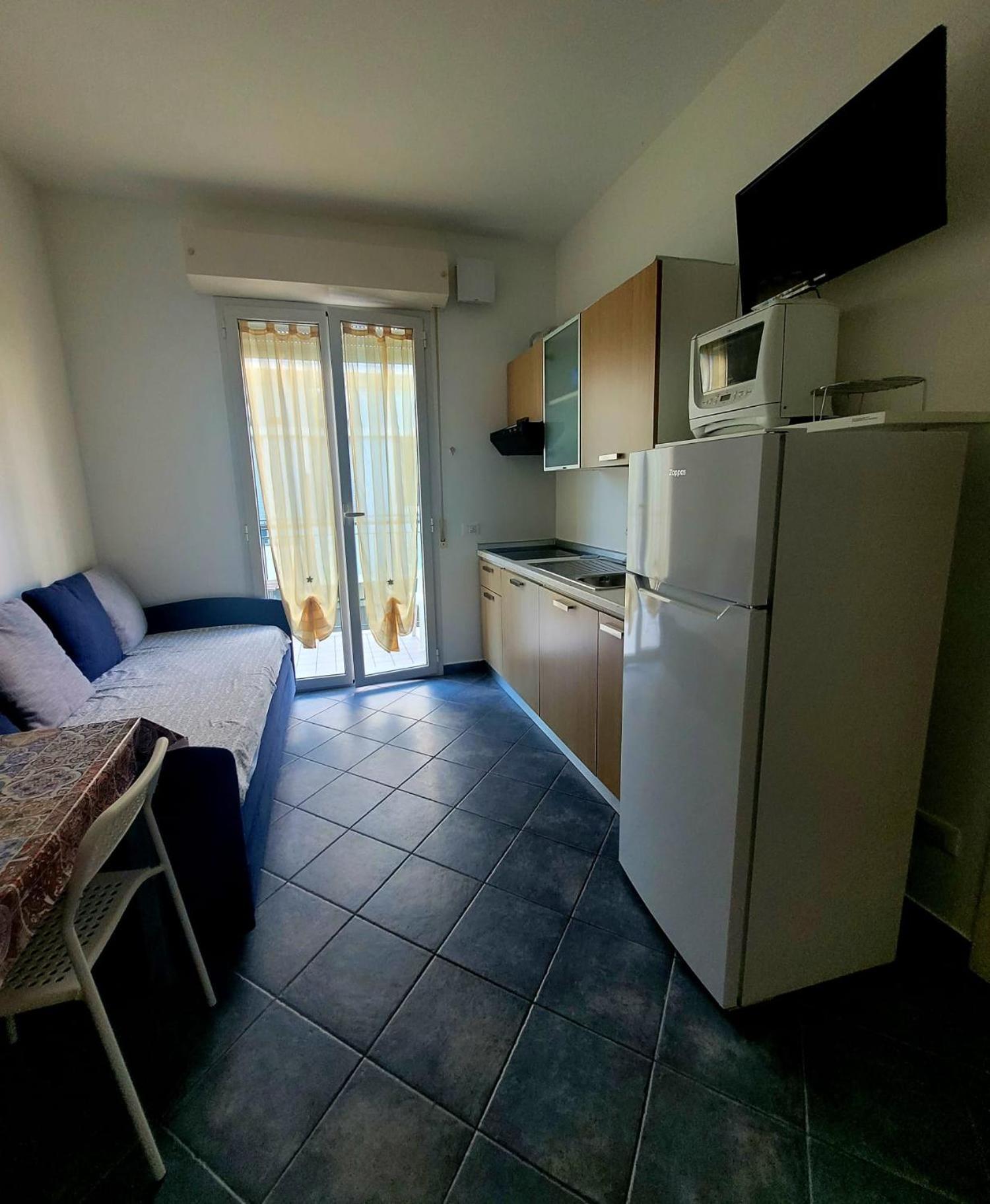 Residence Desiree Римини Экстерьер фото