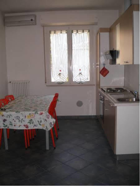 Residence Desiree Римини Экстерьер фото